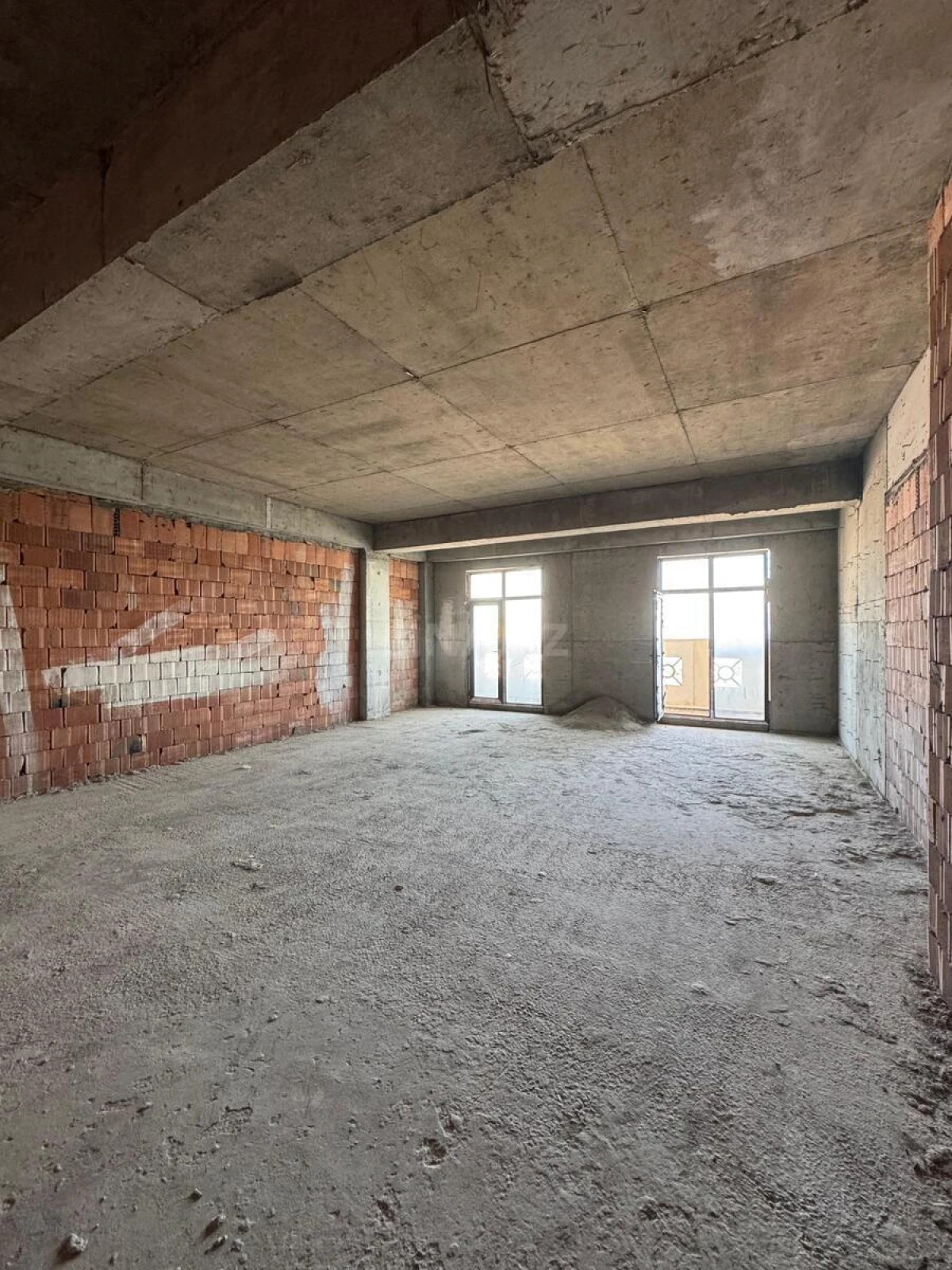 Satılır 3 otaqlı mənzil 153 m²