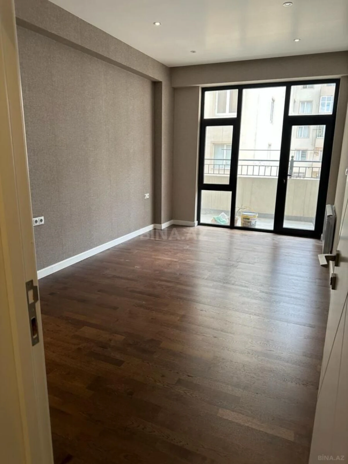 Satılır 2 otaqlı mənzil 103.4 m²