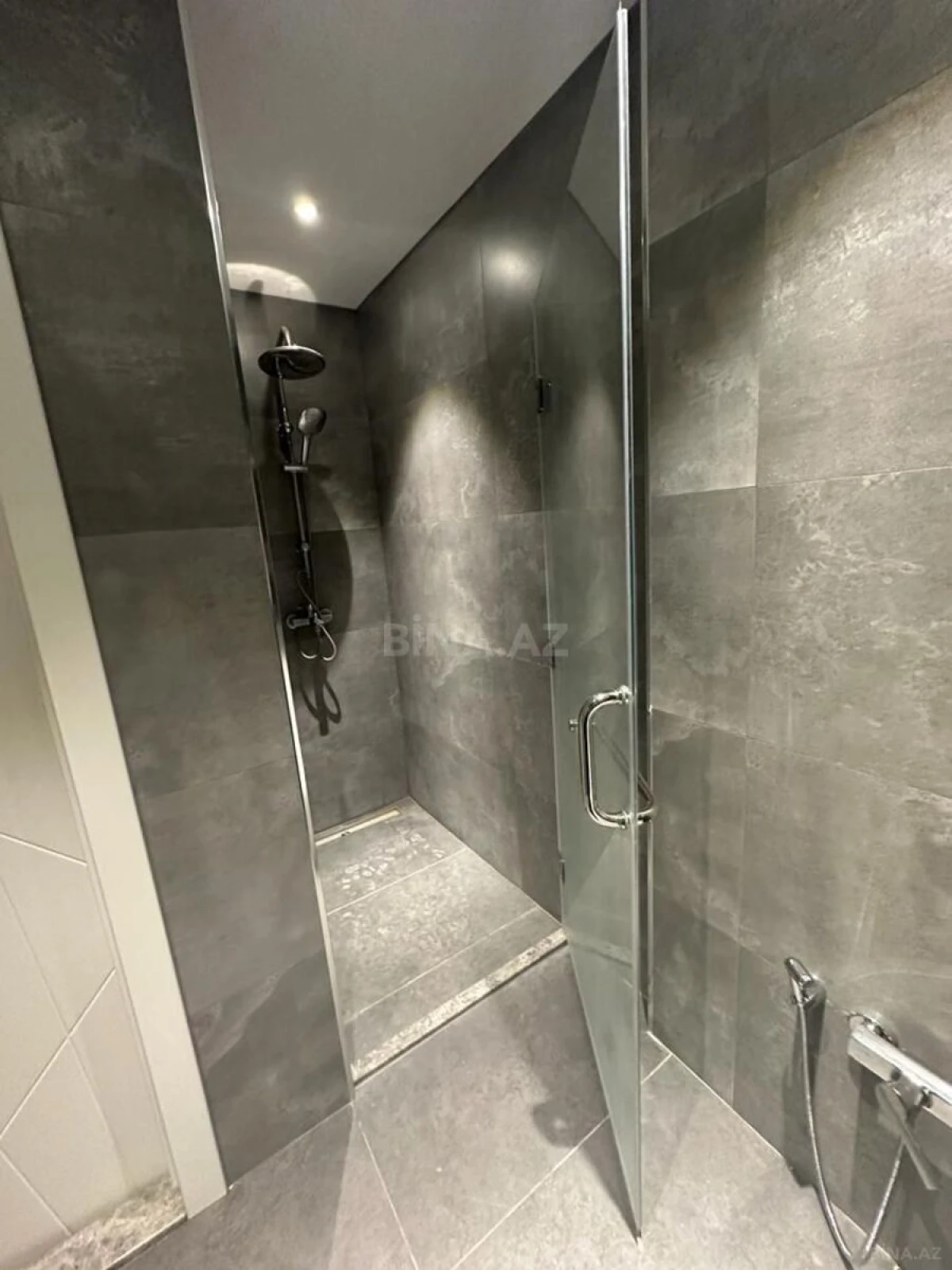 Satılır 2 otaqlı mənzil 103.4 m²