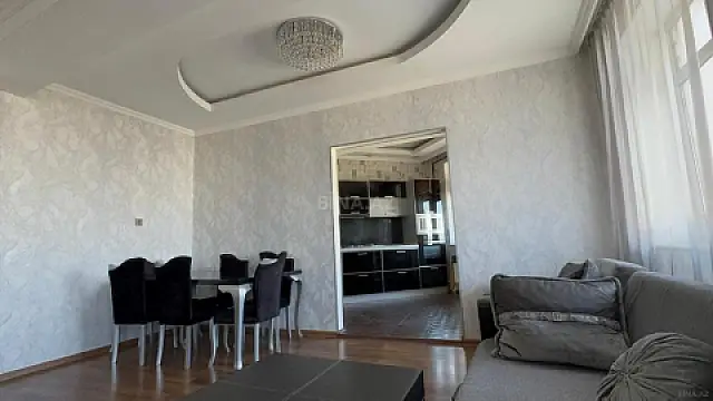 Satılır 3 otaqlı mənzil 100 m²