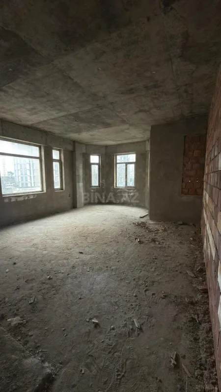 Satılır 5 otaqlı mənzil 225 m²