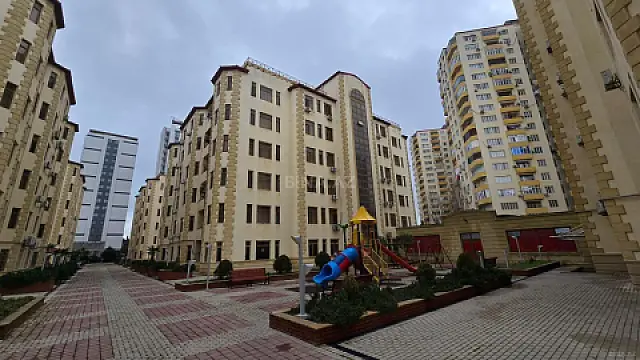 Satılır 5 otaqlı mənzil 225 m²