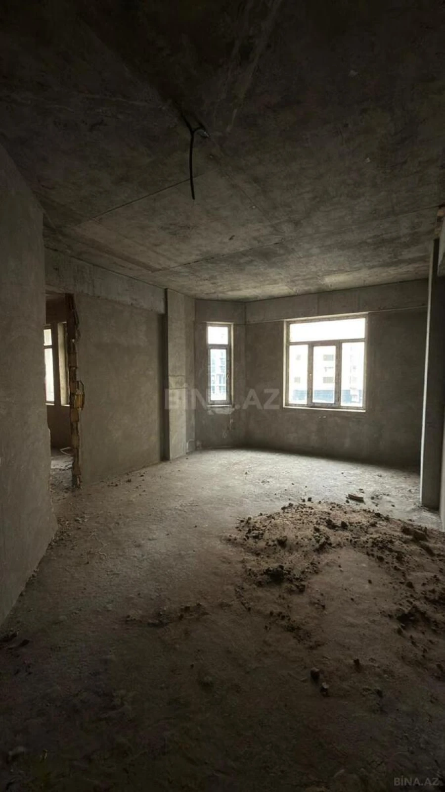 Satılır 5 otaqlı mənzil 225 m²