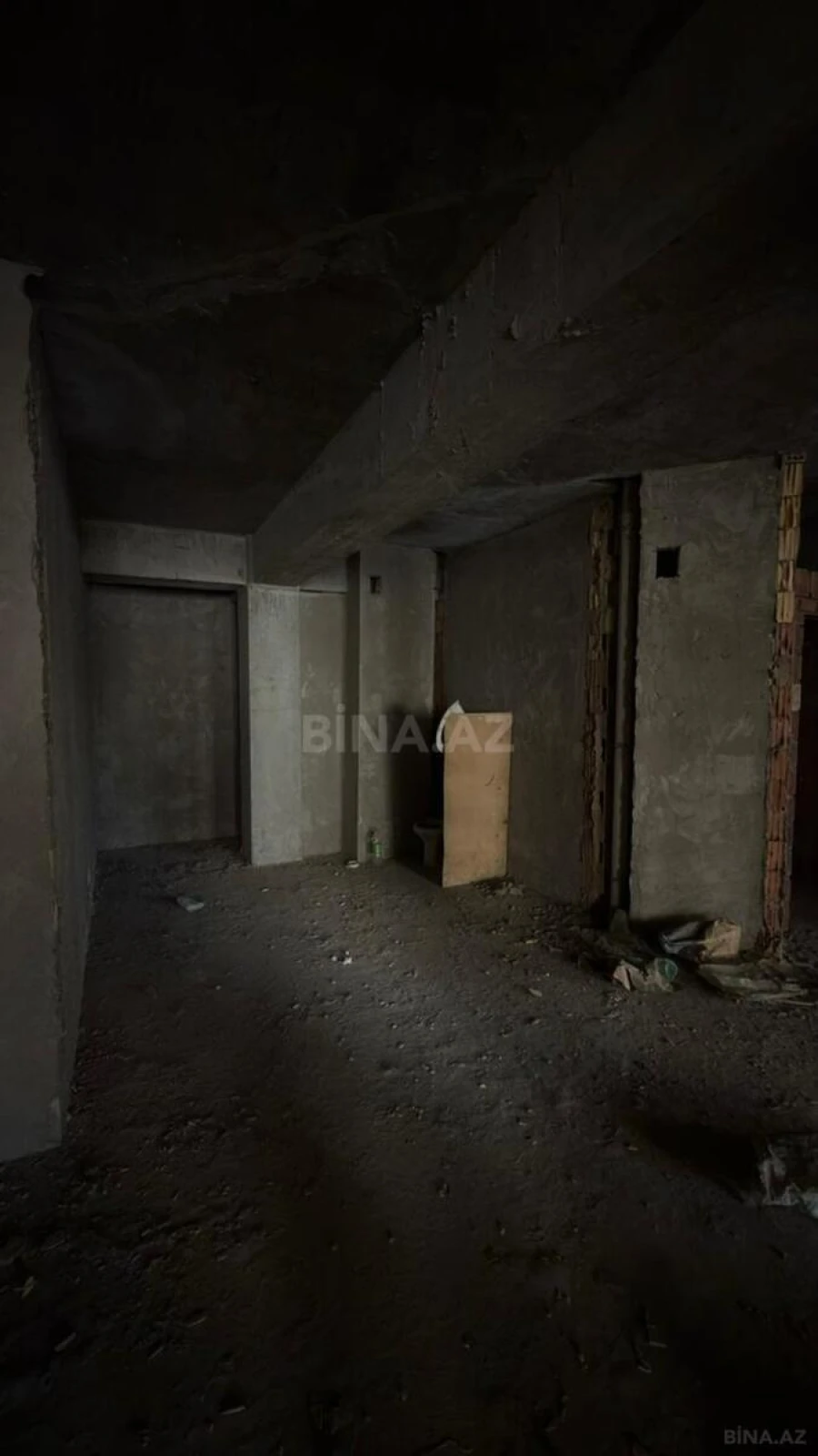 Satılır 5 otaqlı mənzil 225 m²