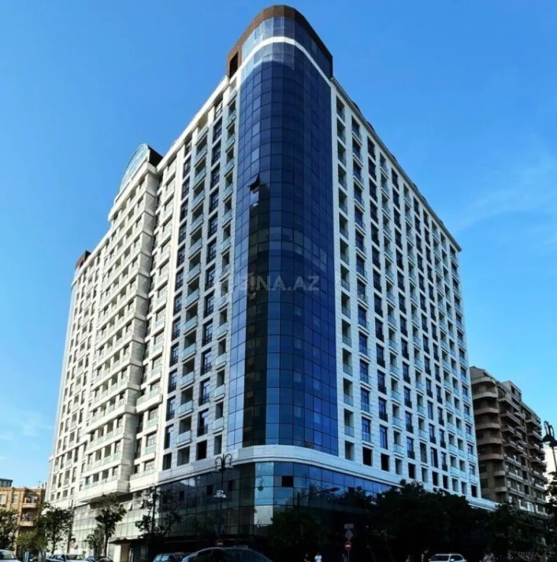 Satılır 4 otaqlı mənzil 175 m²