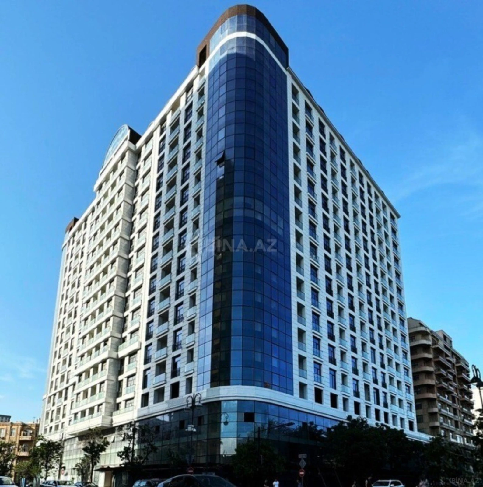 Satılır 4 otaqlı mənzil 196 m²