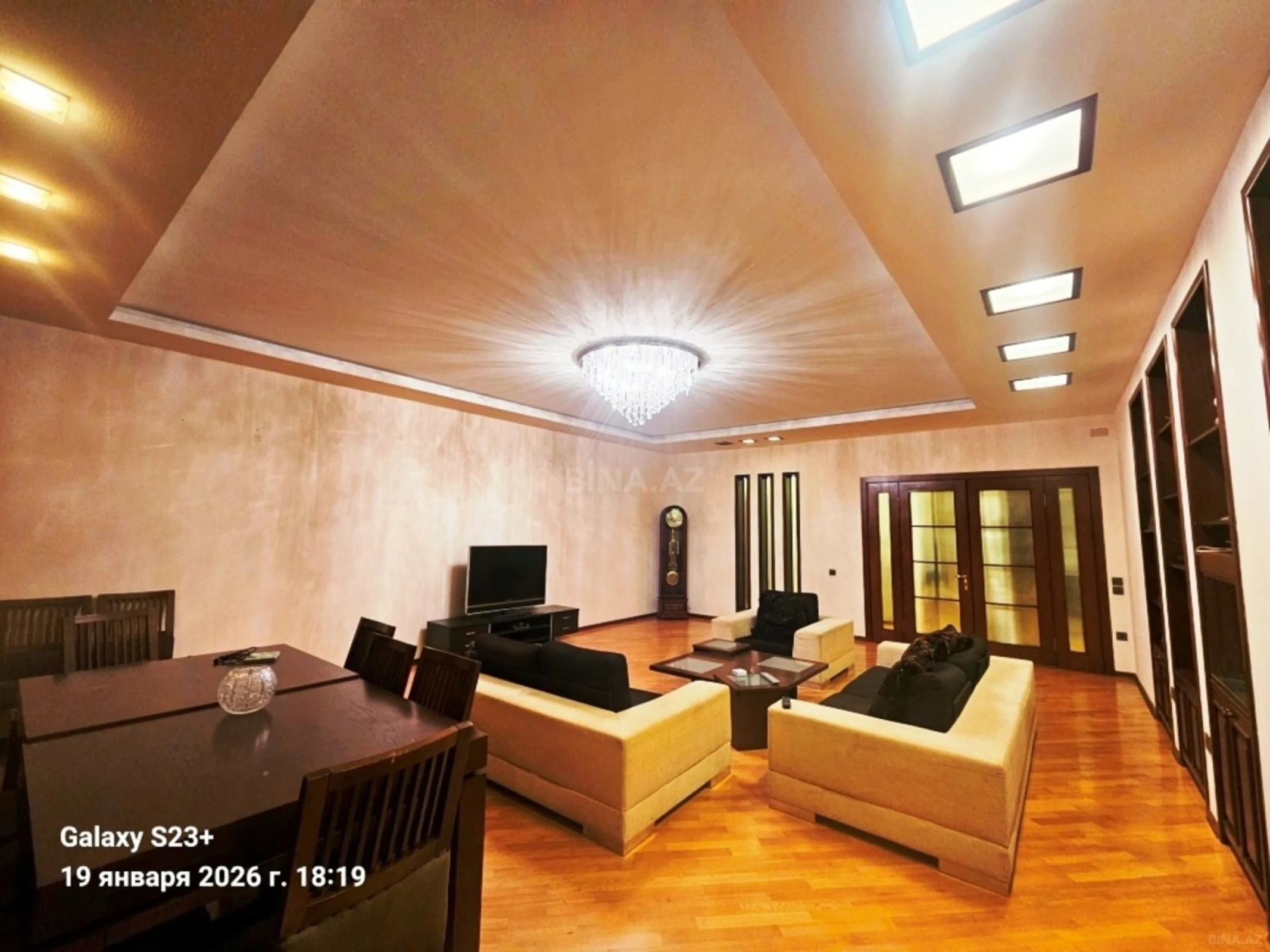 Satılır 3 otaqlı mənzil 186 m²
