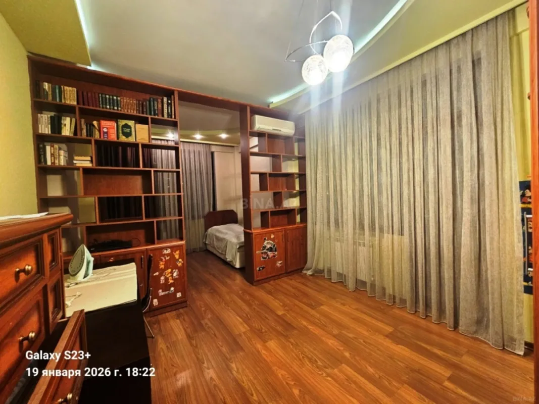 Satılır 3 otaqlı mənzil 186 m²