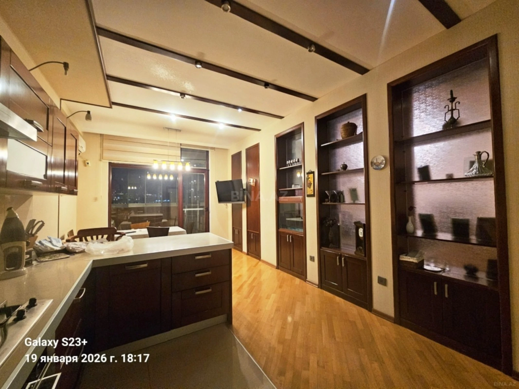 Satılır 3 otaqlı mənzil 186 m²