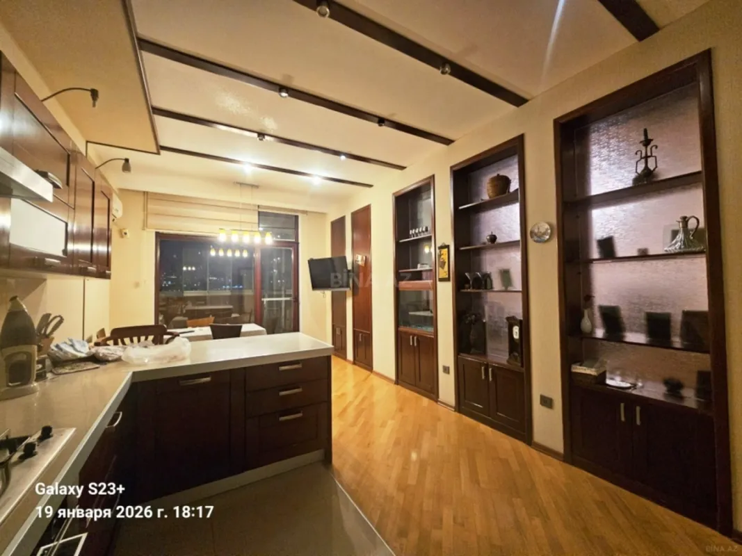 Satılır 3 otaqlı mənzil 186 m²