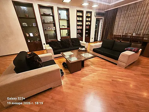 Satılır 3 otaqlı mənzil 186 m²
