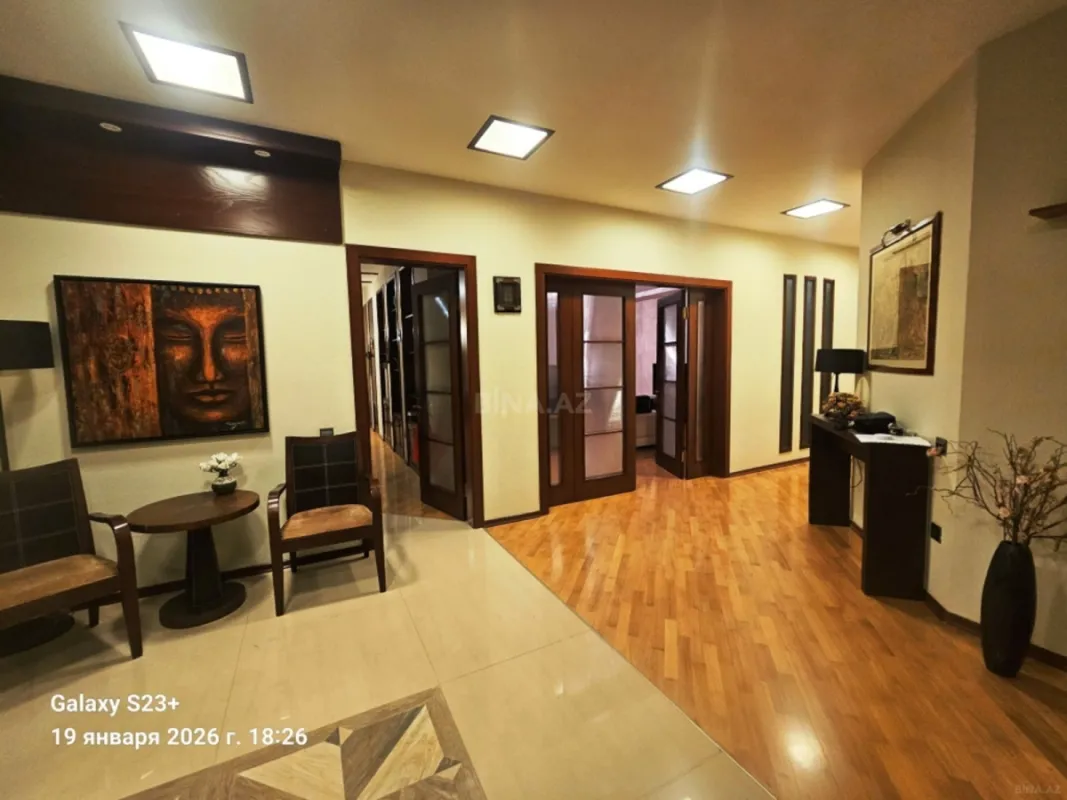 Satılır 3 otaqlı mənzil 186 m²