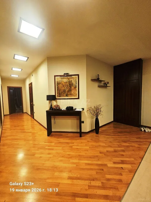 Satılır 3 otaqlı mənzil 186 m²