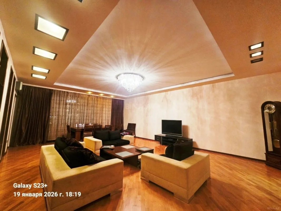 Satılır 3 otaqlı mənzil 186 m²