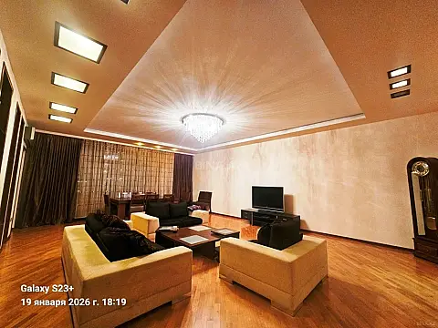 Satılır 3 otaqlı mənzil 186 m²