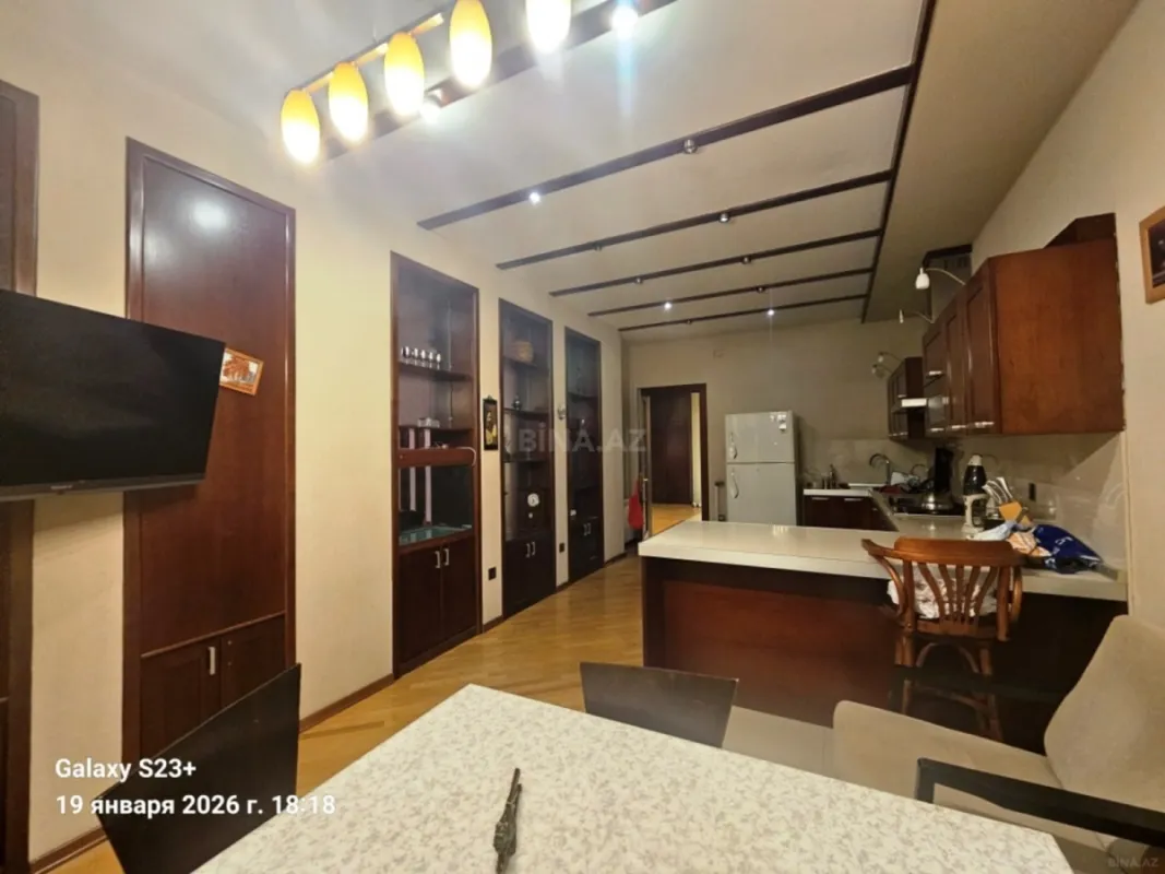 Satılır 3 otaqlı mənzil 186 m²
