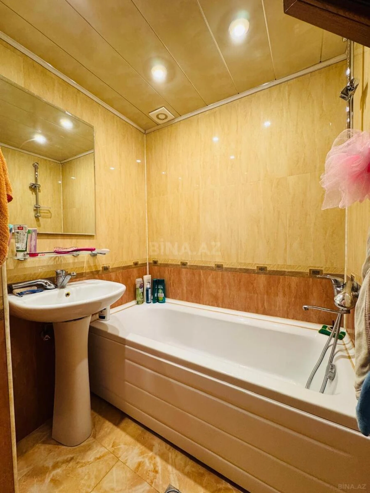 Satılır 3 otaqlı mənzil 105 m²