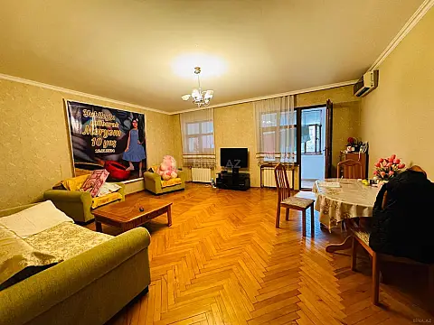 Satılır 3 otaqlı mənzil 105 m²