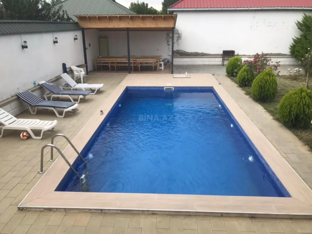 Satılır 8 otaqlı həyət evi 330 m²