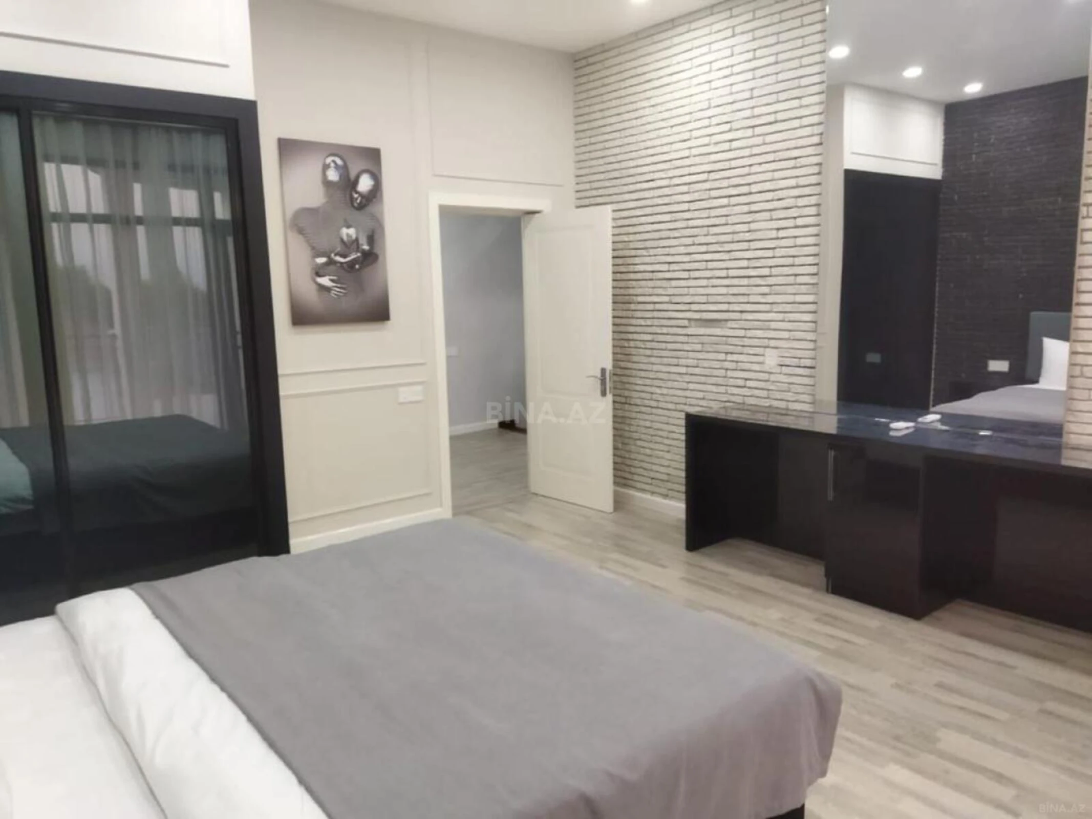 Satılır 8 otaqlı həyət evi 330 m²