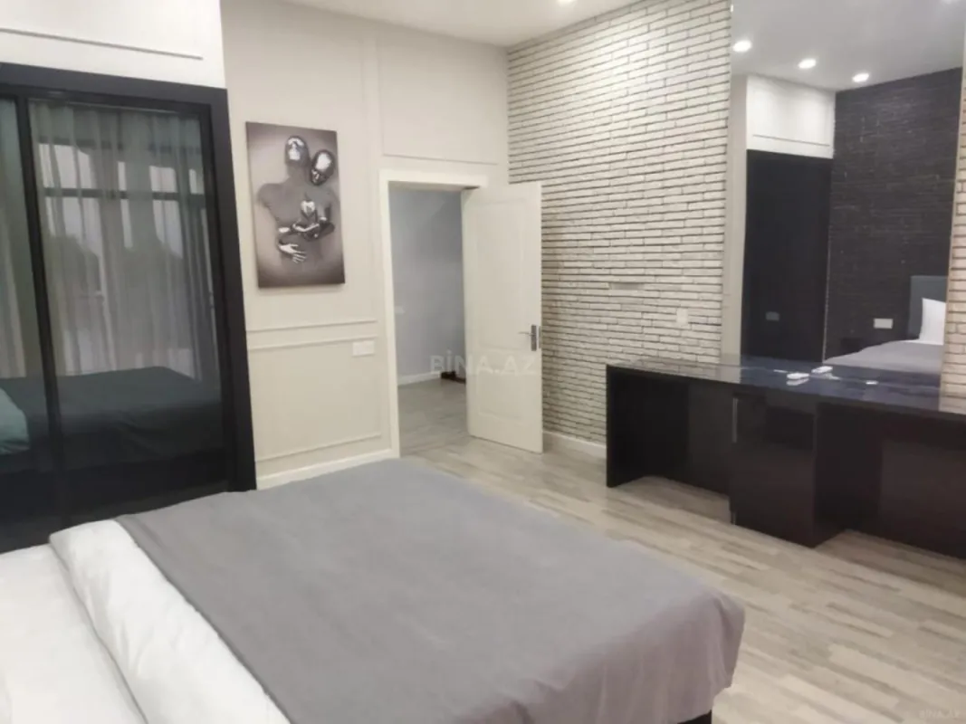 Satılır 8 otaqlı həyət evi 330 m²