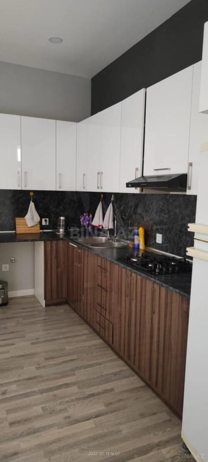 Satılır 8 otaqlı həyət evi 330 m²