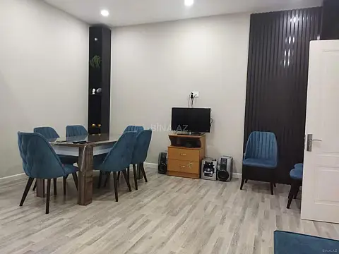 Satılır 8 otaqlı həyət evi 330 m²