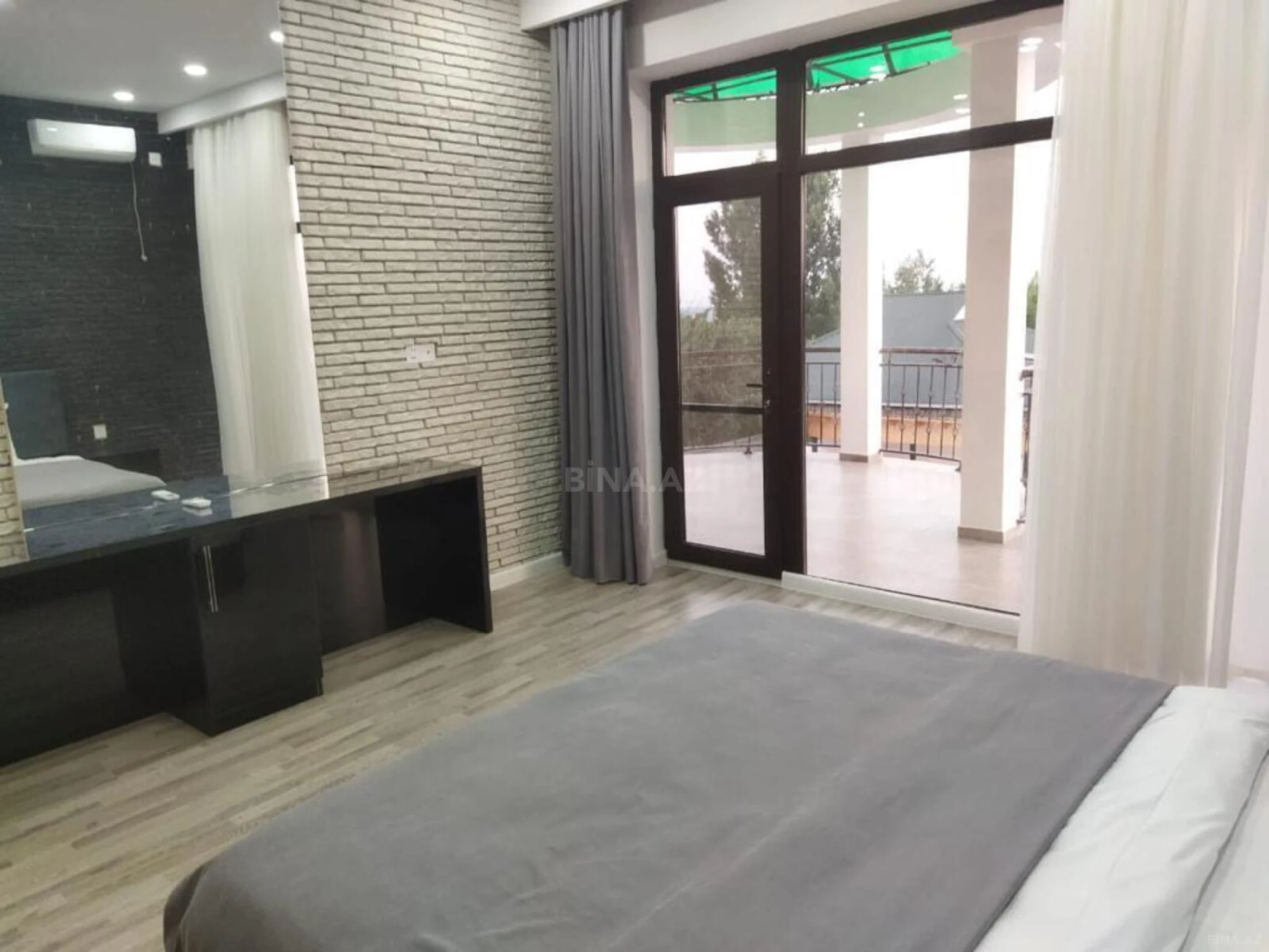 Satılır 8 otaqlı həyət evi 330 m²