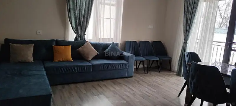 Satılır 8 otaqlı həyət evi 330 m²
