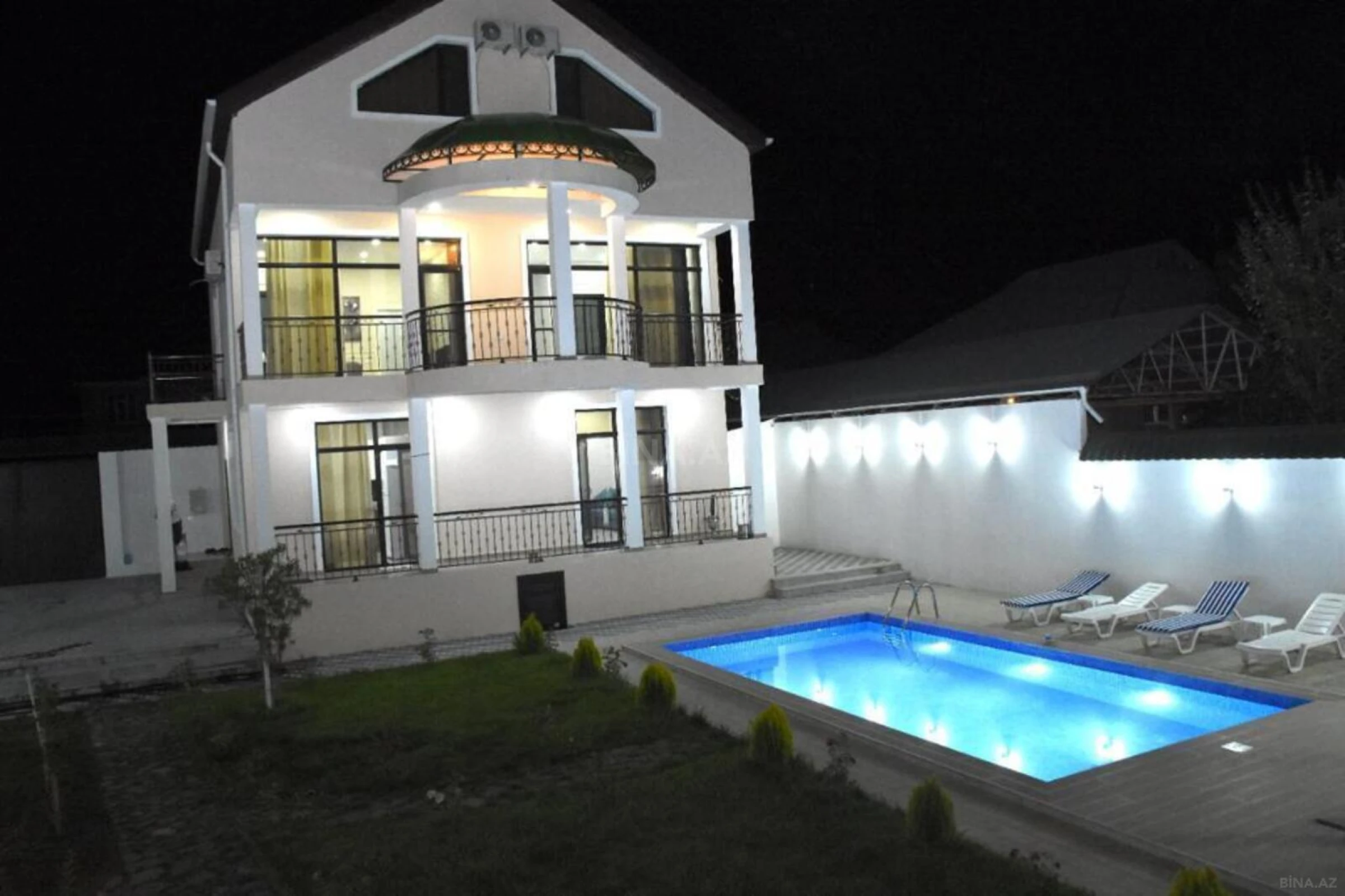 Satılır 8 otaqlı həyət evi 330 m²