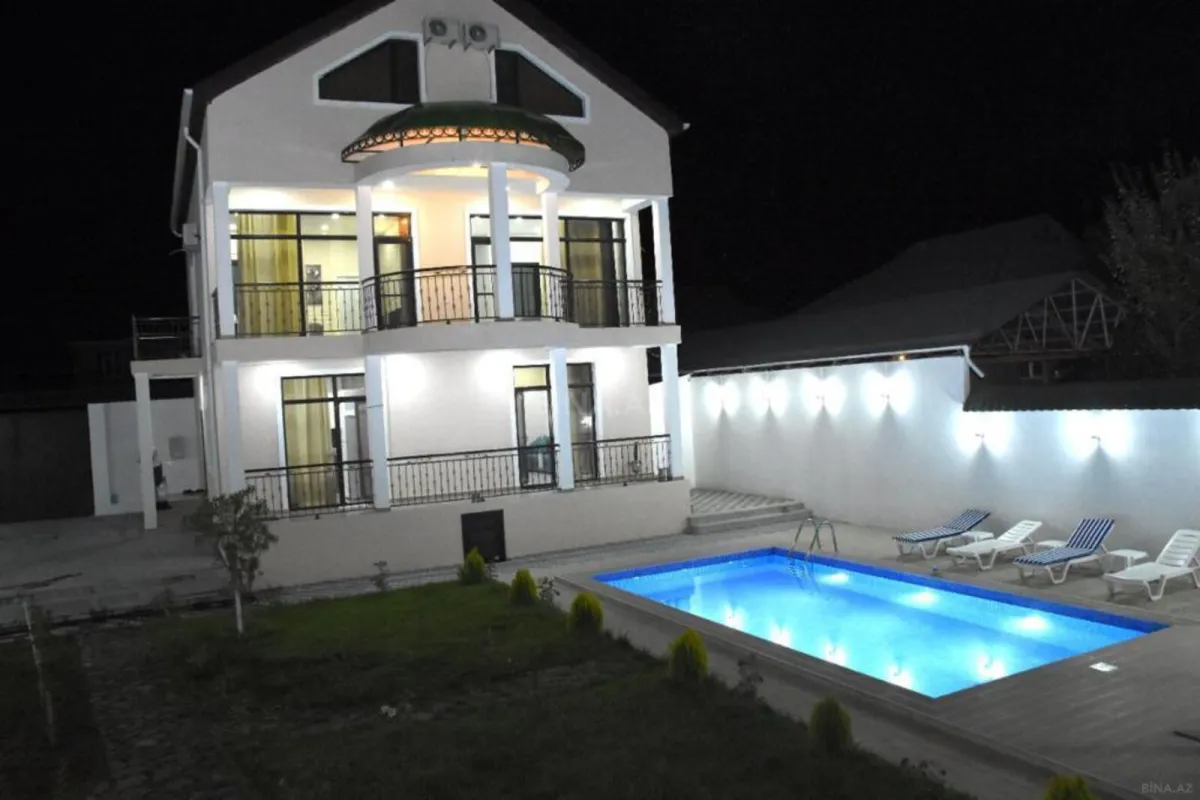Satılır 8 otaqlı həyət evi 330 m²