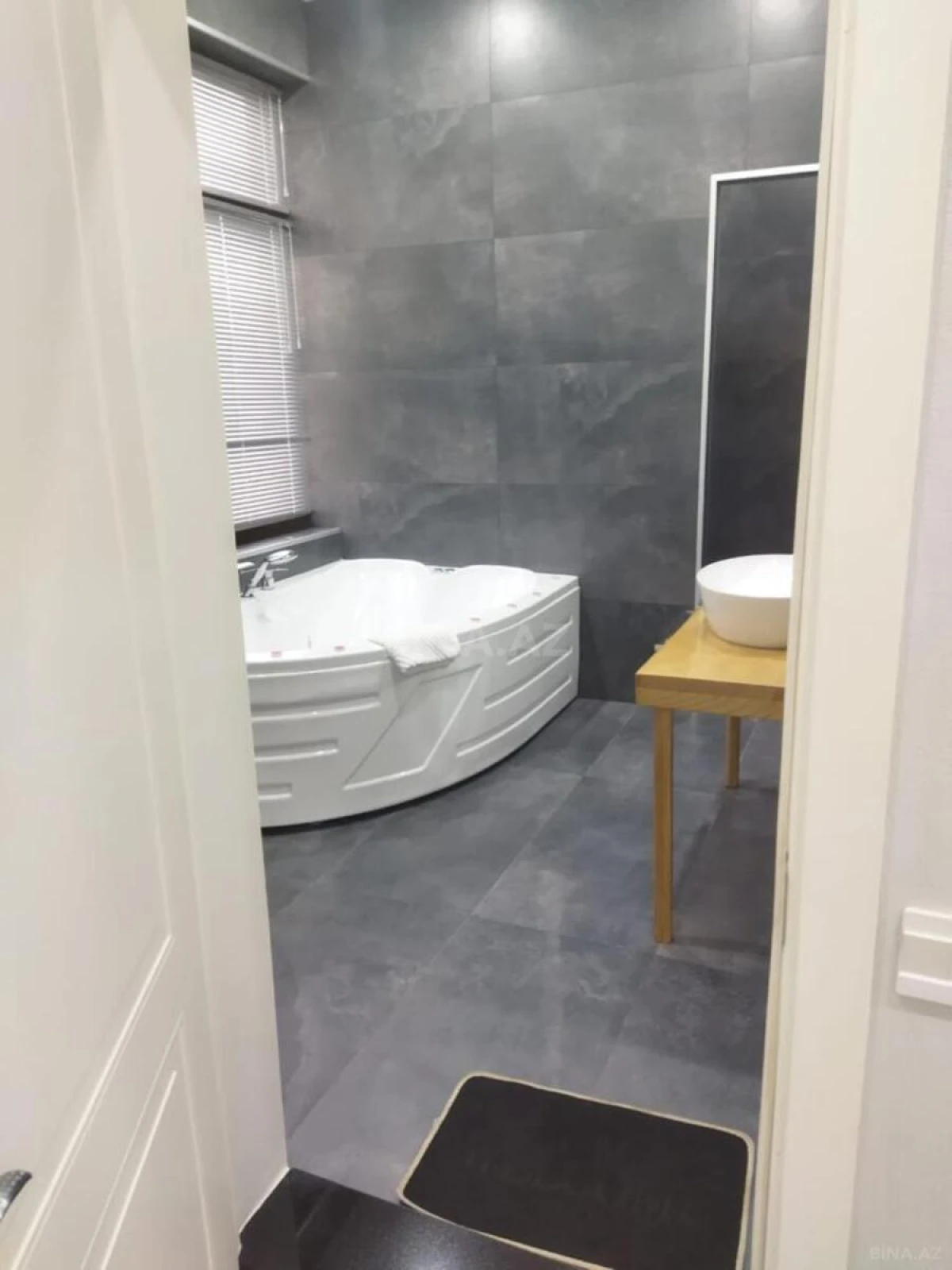 Satılır 8 otaqlı həyət evi 330 m²