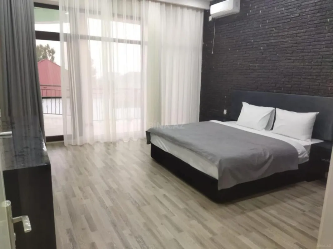 Satılır 8 otaqlı həyət evi 330 m²