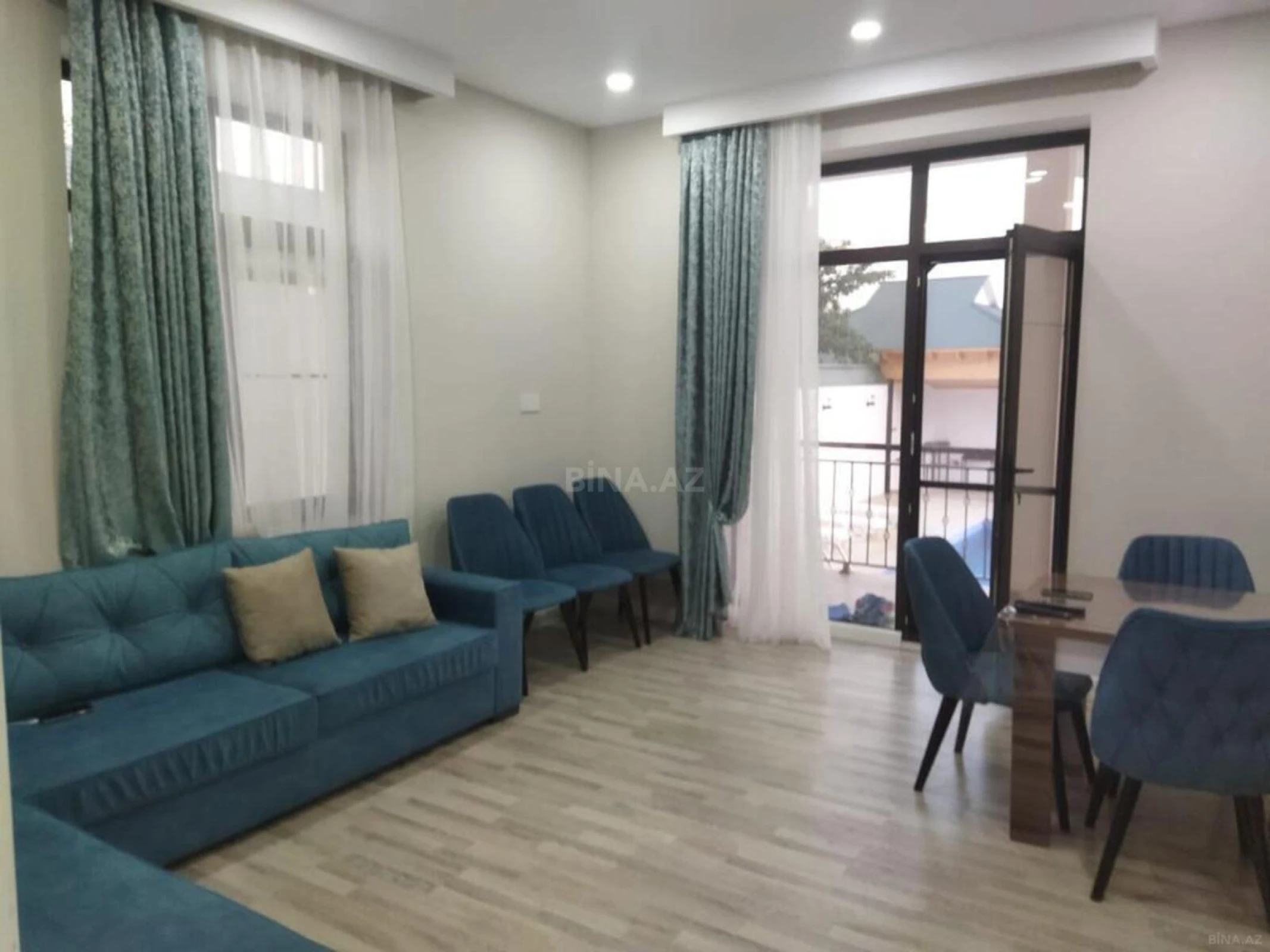 Satılır 8 otaqlı həyət evi 330 m²