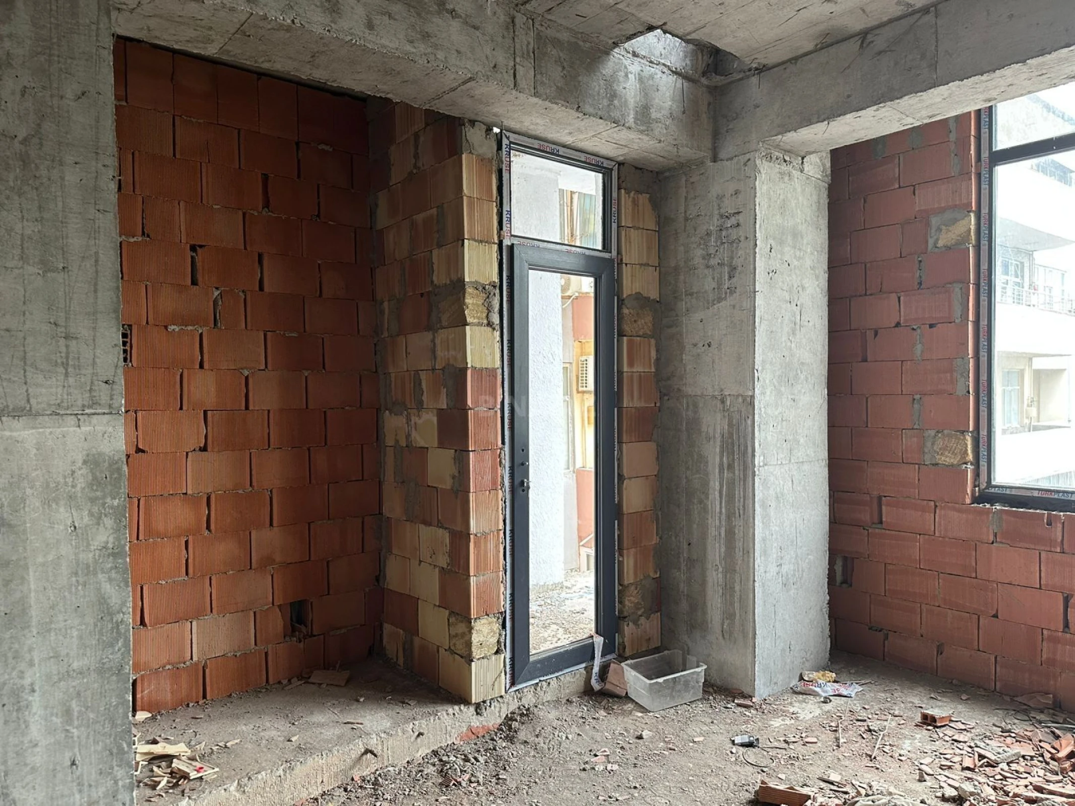 Satılır 2 otaqlı mənzil 86 m²