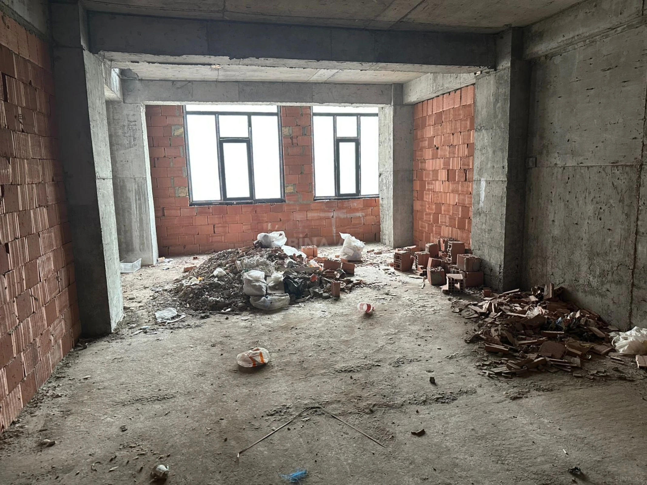 Satılır 2 otaqlı mənzil 86 m²