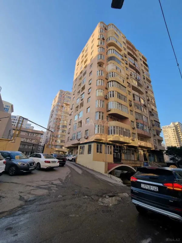 Satılır 3 otaqlı mənzil 130 m²