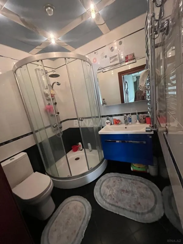 Satılır 4 otaqlı mənzil 205 m²