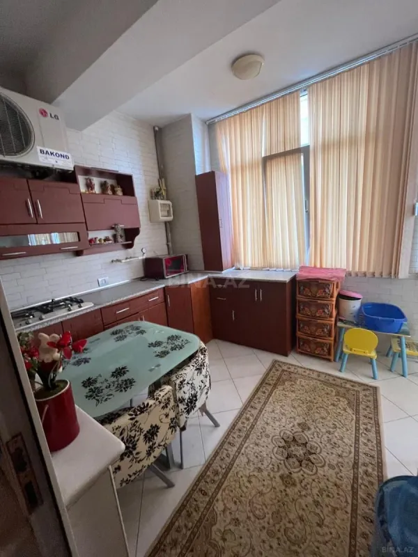 Satılır 4 otaqlı mənzil 205 m²