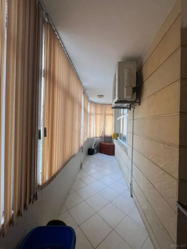 Satılır 4 otaqlı mənzil 205 m²