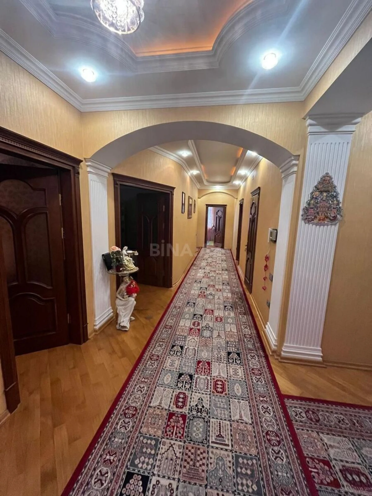 Satılır 4 otaqlı mənzil 205 m²