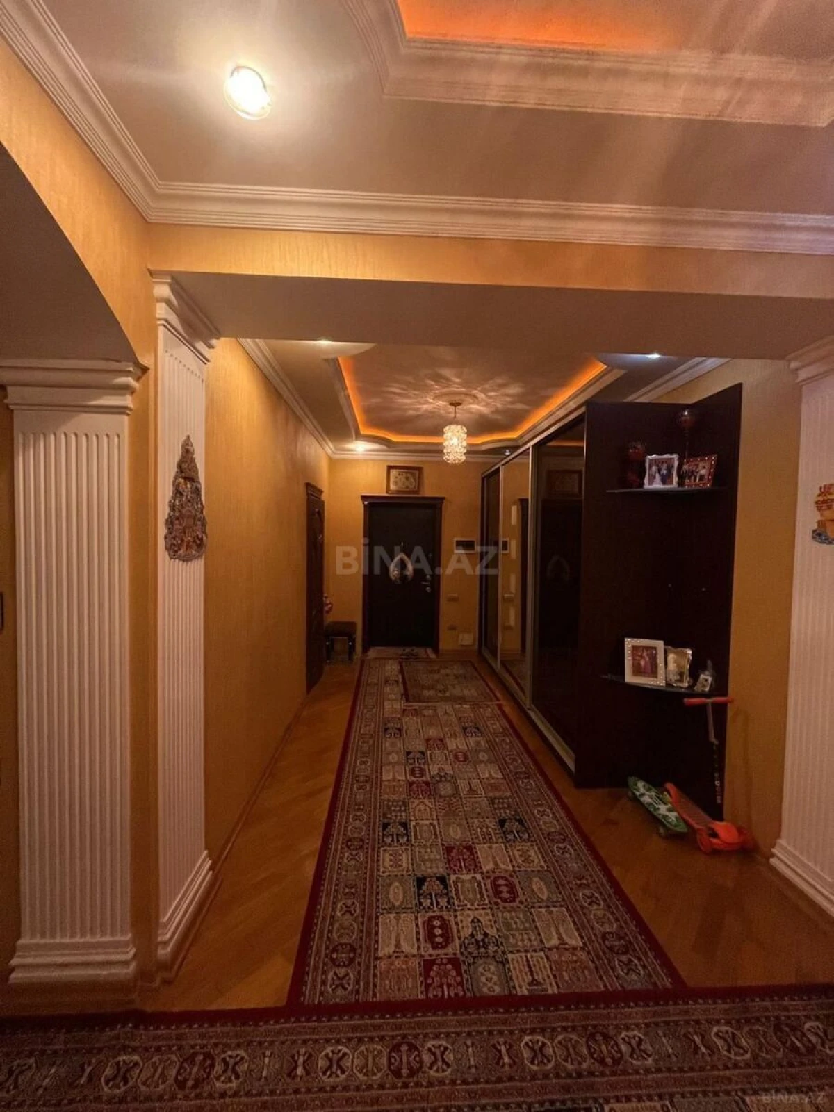 Satılır 4 otaqlı mənzil 205 m²