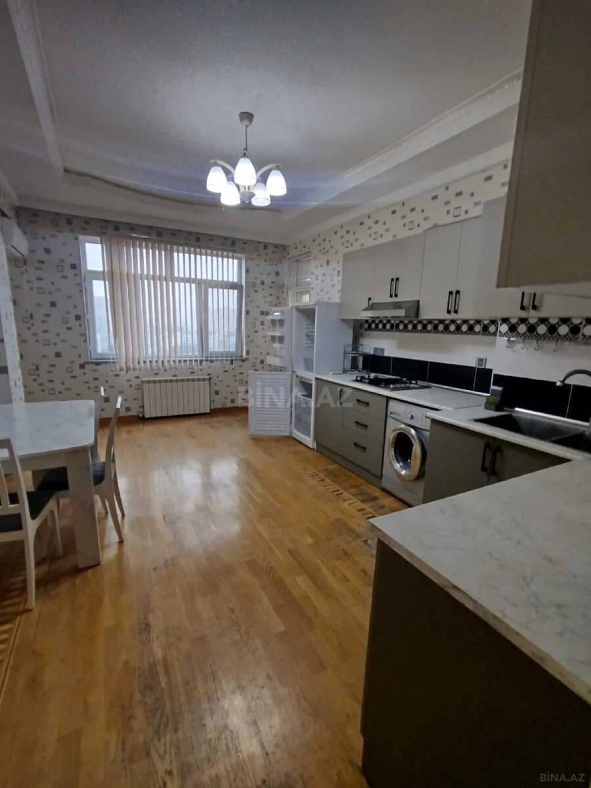 Satılır 3 otaqlı mənzil 125 m²