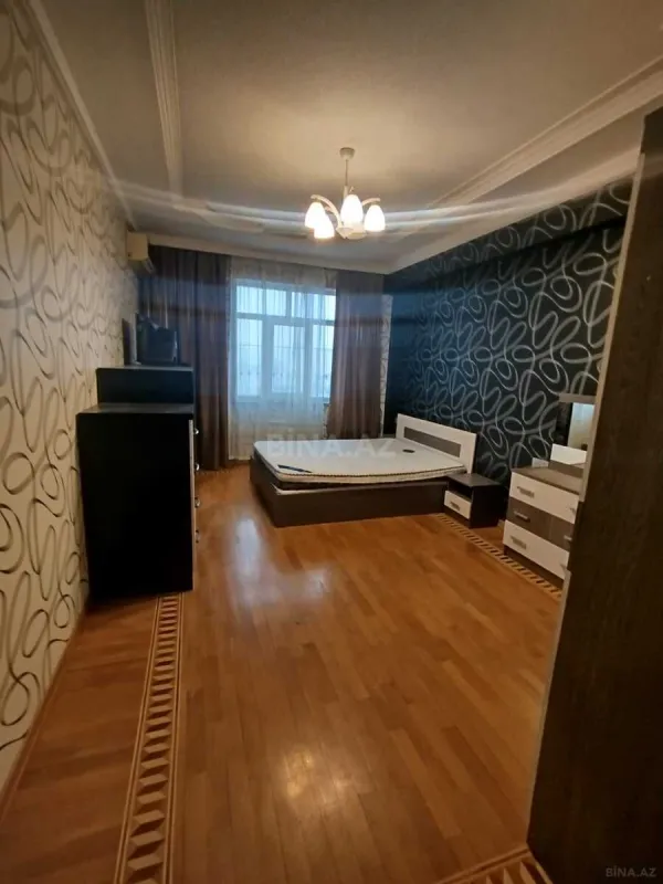 Satılır 3 otaqlı mənzil 125 m²