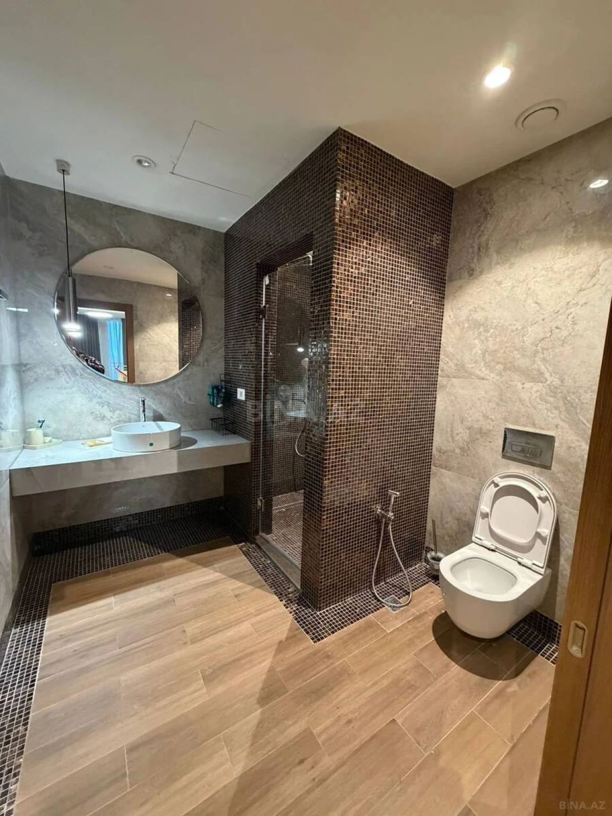 Kirayə verilir 3 otaqlı mənzil 150 m²