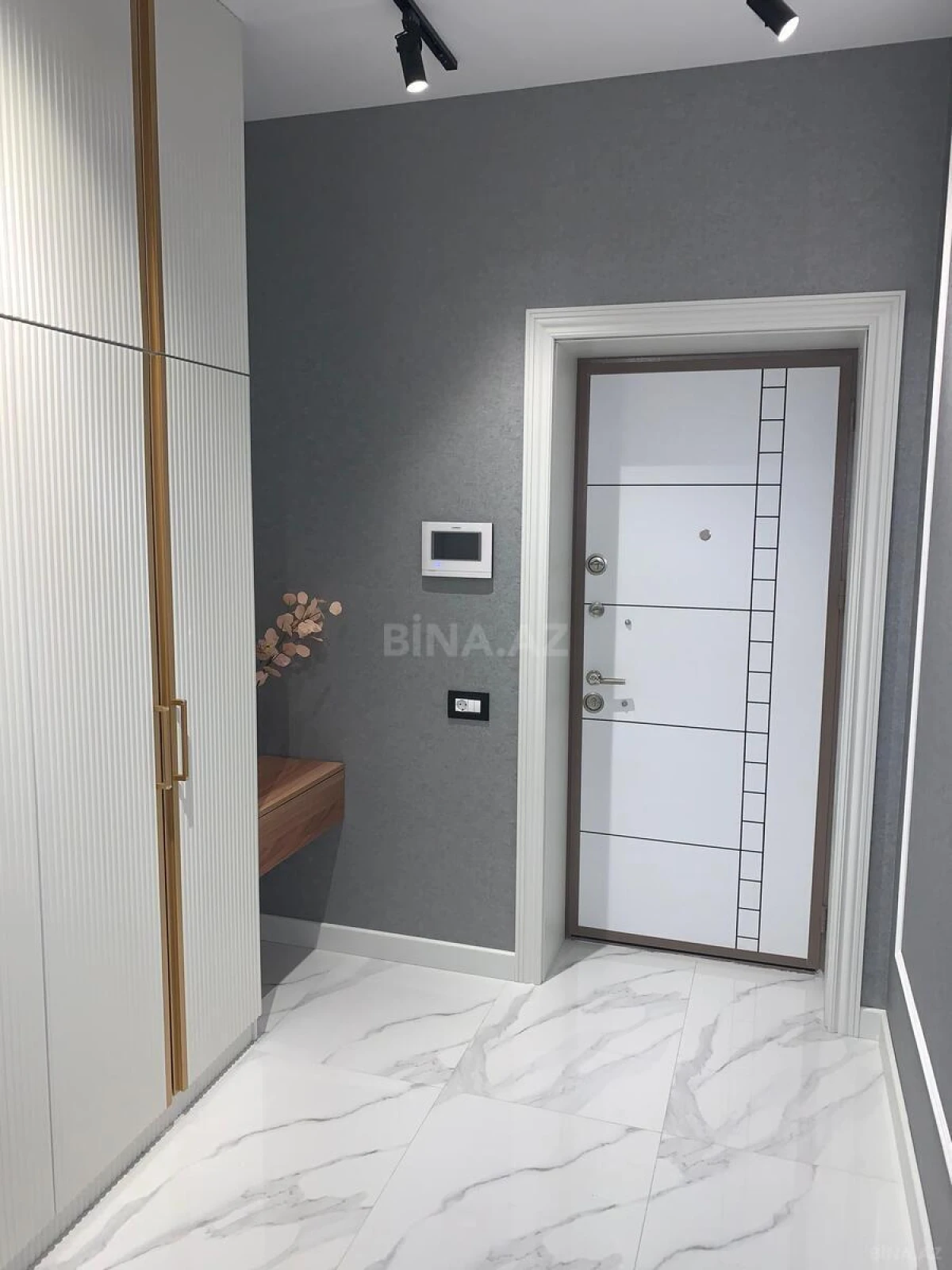 Satılır 3 otaqlı mənzil 103 m²