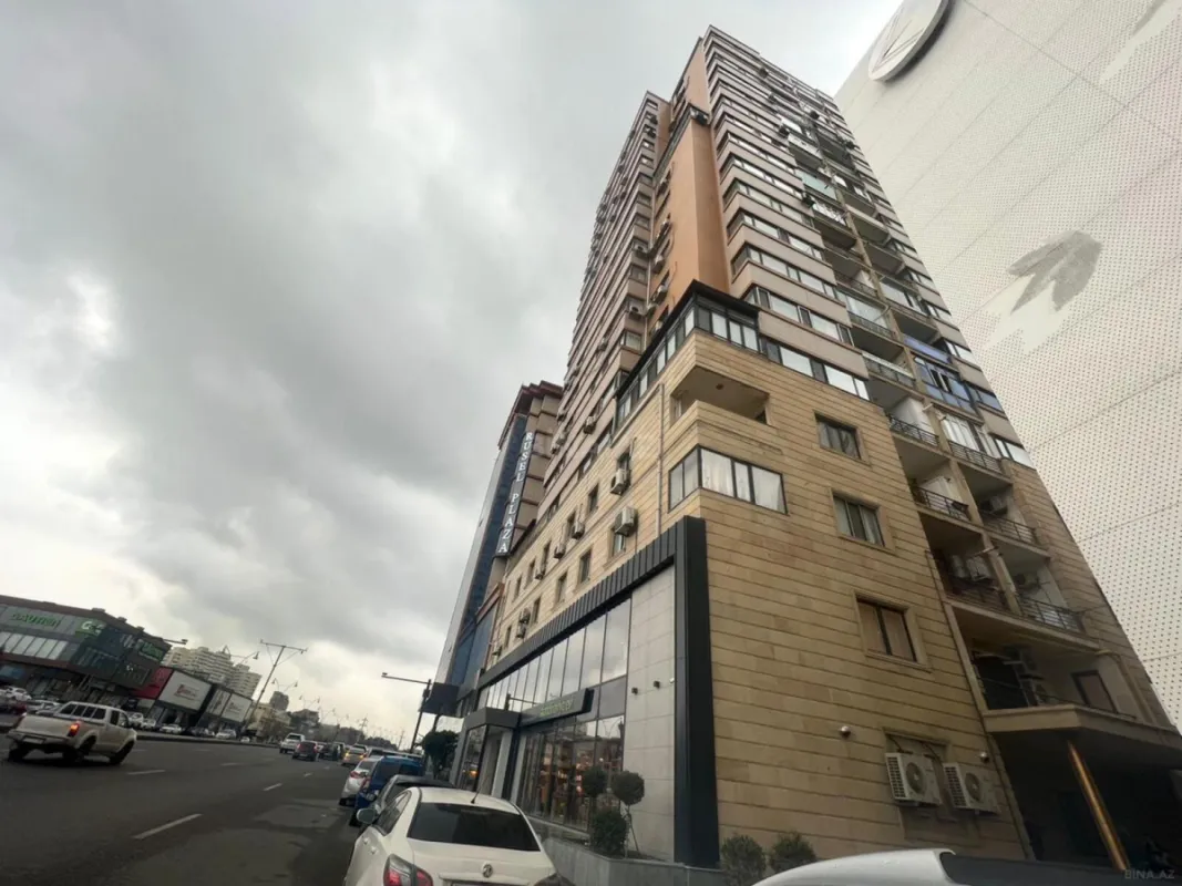 Satılır 3 otaqlı mənzil 145 m²