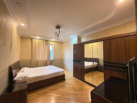Satılır 3 otaqlı mənzil 145 m²