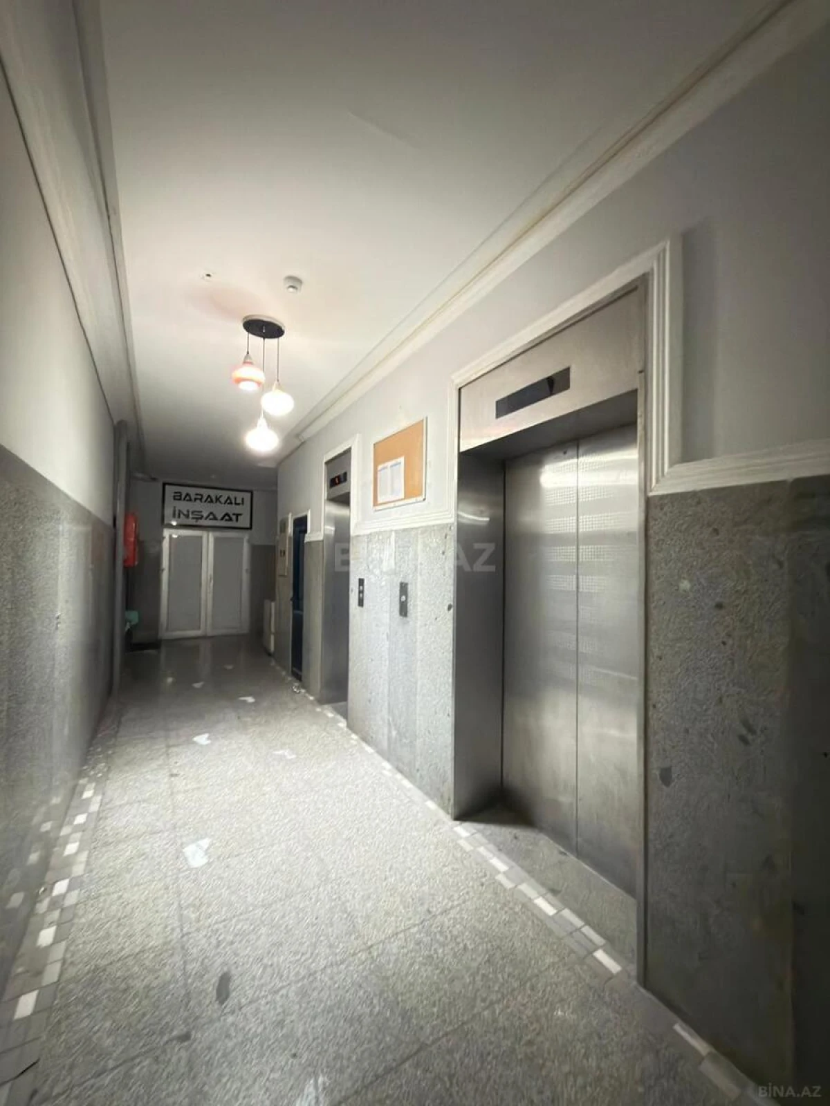 Satılır 3 otaqlı mənzil 145 m²