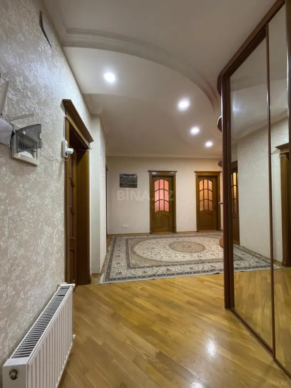 Satılır 3 otaqlı mənzil 145 m²